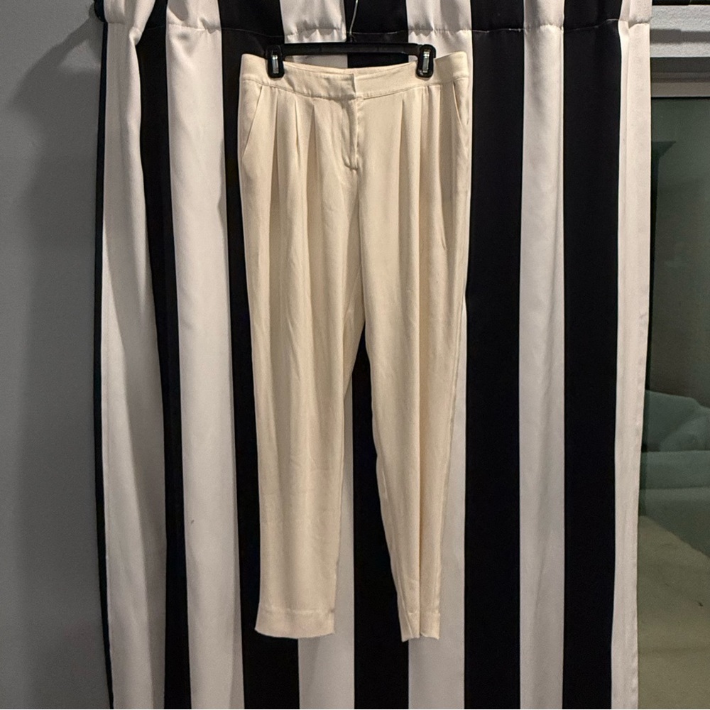 ST. JOHN • Silk Cream Pleated Trousers